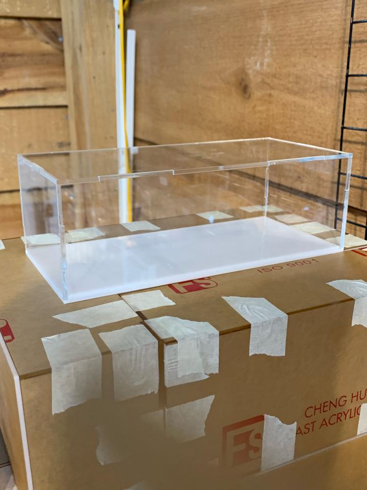 Box mica Đôi TRẮNG-duoc-ban-tai-GARAGE TOYS