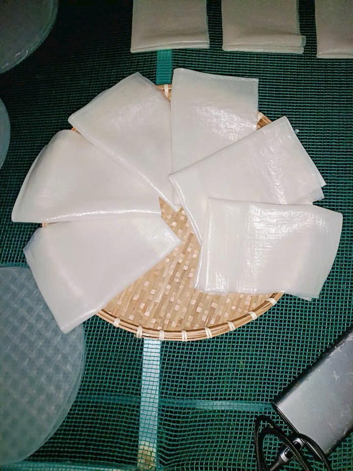 Phơi sương vuông -duoc-ban-tai-Thảo Nguyên - Bánh tráng Tây Ninh