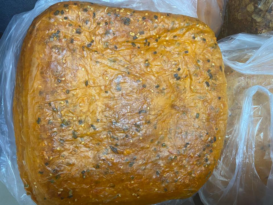 Dẻo tôm bột gạo-duoc-ban-tai-Thảo Nguyên - Bánh tráng Tây Ninh
