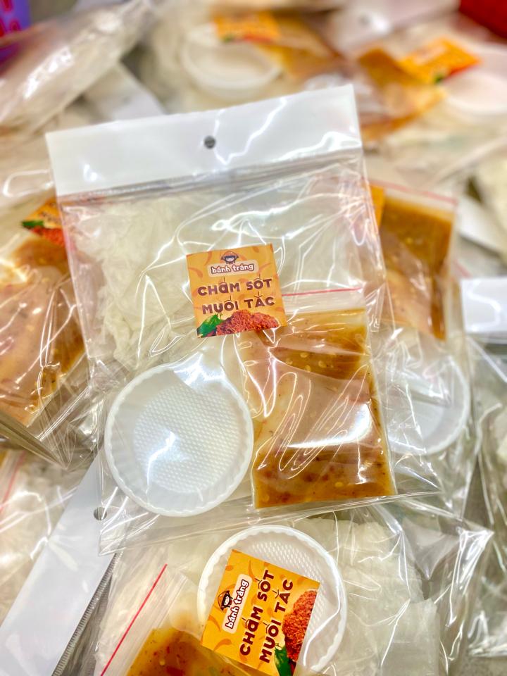 Bánh tráng phơi sương chấm sốt muối tắc - 5k/b - sỉ 10 bịch-duoc-ban-tai-Thảo Nguyên - Bánh tráng Tây Ninh