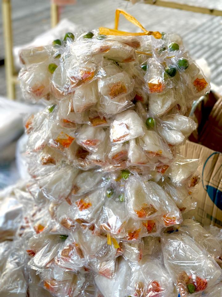 Xâu vò muối sa tế - chùm 60 bịch-duoc-ban-tai-Thảo Nguyên - Bánh tráng Tây Ninh