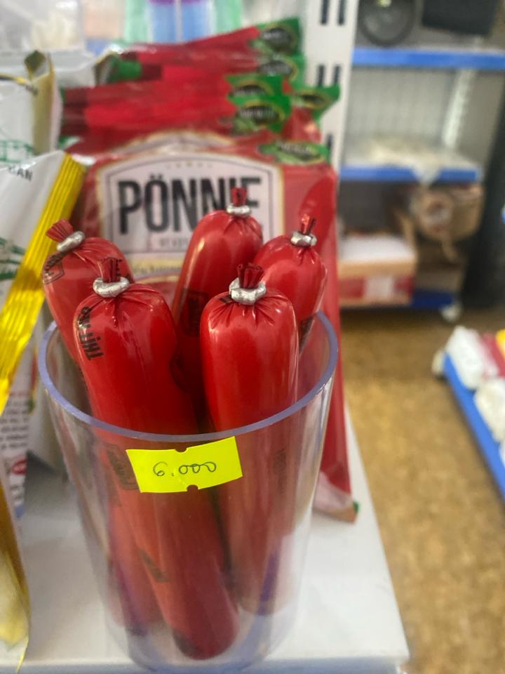 Xúc xích Ponie-duoc-ban-tai-Nekoni Station