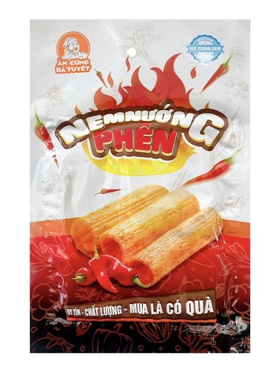 Snack Nem Nuong Phen ba Tuyet-duoc-ban-tai-Nekoni Station