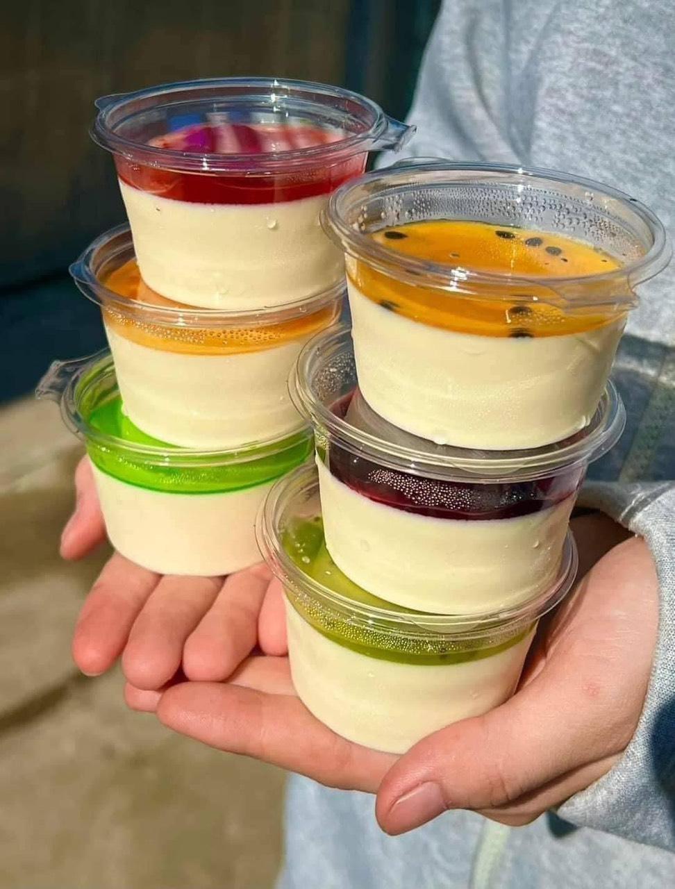 Hộp panna cotta nắp liền 2oz, 4oz (T2000, L50)-duoc-ban-tai-Hiệu Buôn Khuê