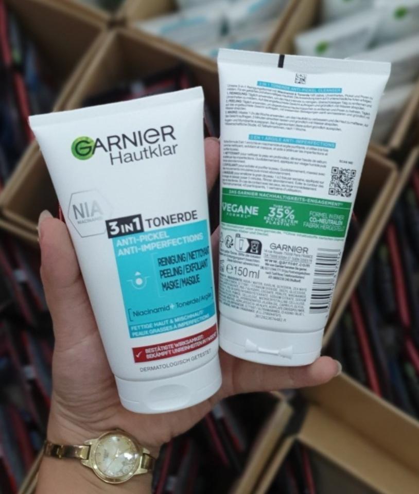 SỮA RỬA MẶT Garnier Skin Active Hautklar 3 in 1-duoc-ban-tai-HƯƠNG TÁO ĐỎ