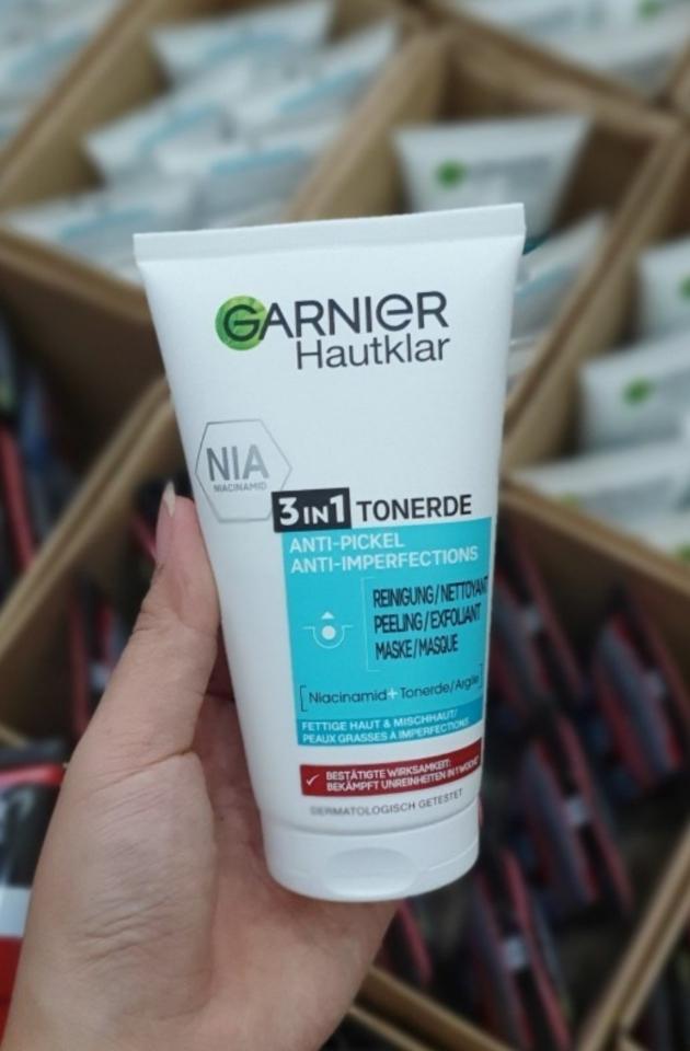 SỮA RỬA MẶT Garnier Skin Active Hautklar 3 in 1-duoc-ban-tai-HƯƠNG TÁO ĐỎ