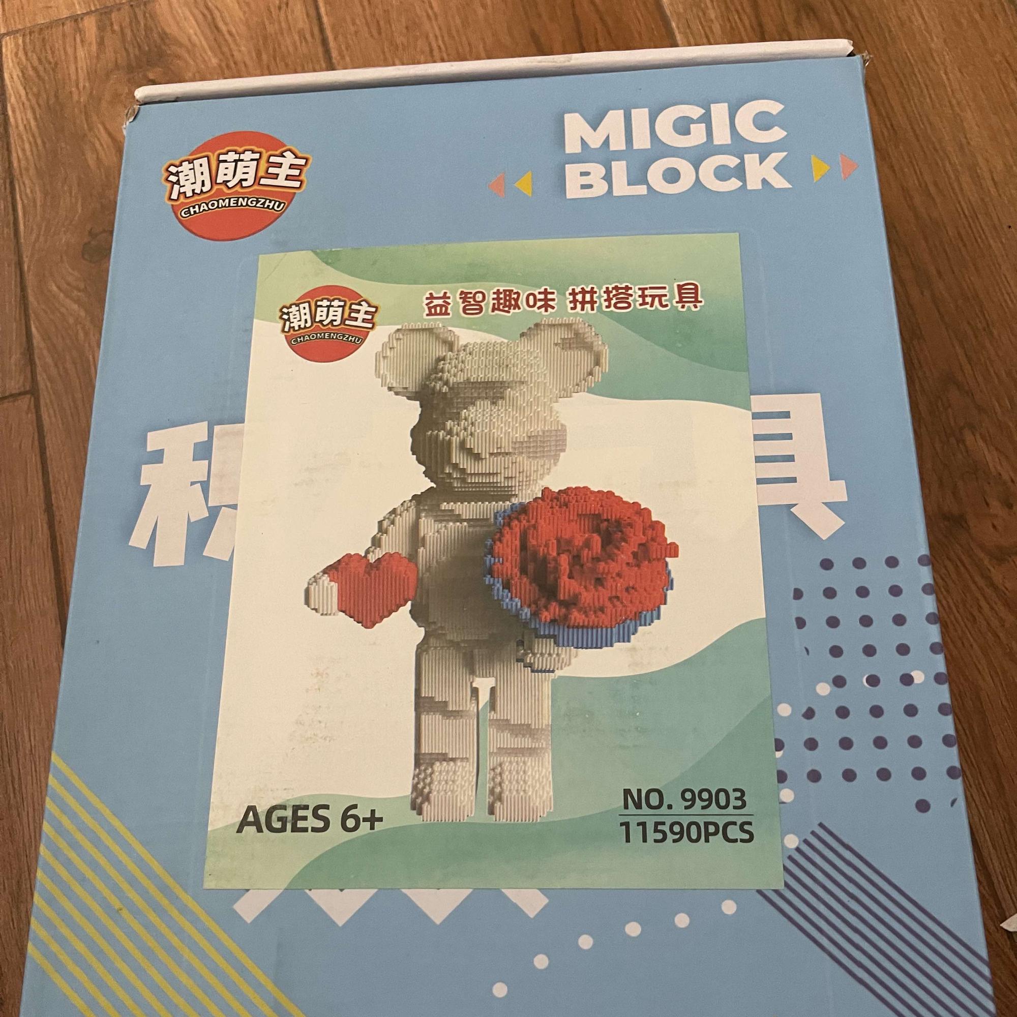 Lego Bearbrick Cầm Hoa 55cm ChaoMengZhou 9903-duoc-ban-tai-Đồ chơi đồng giá 99k