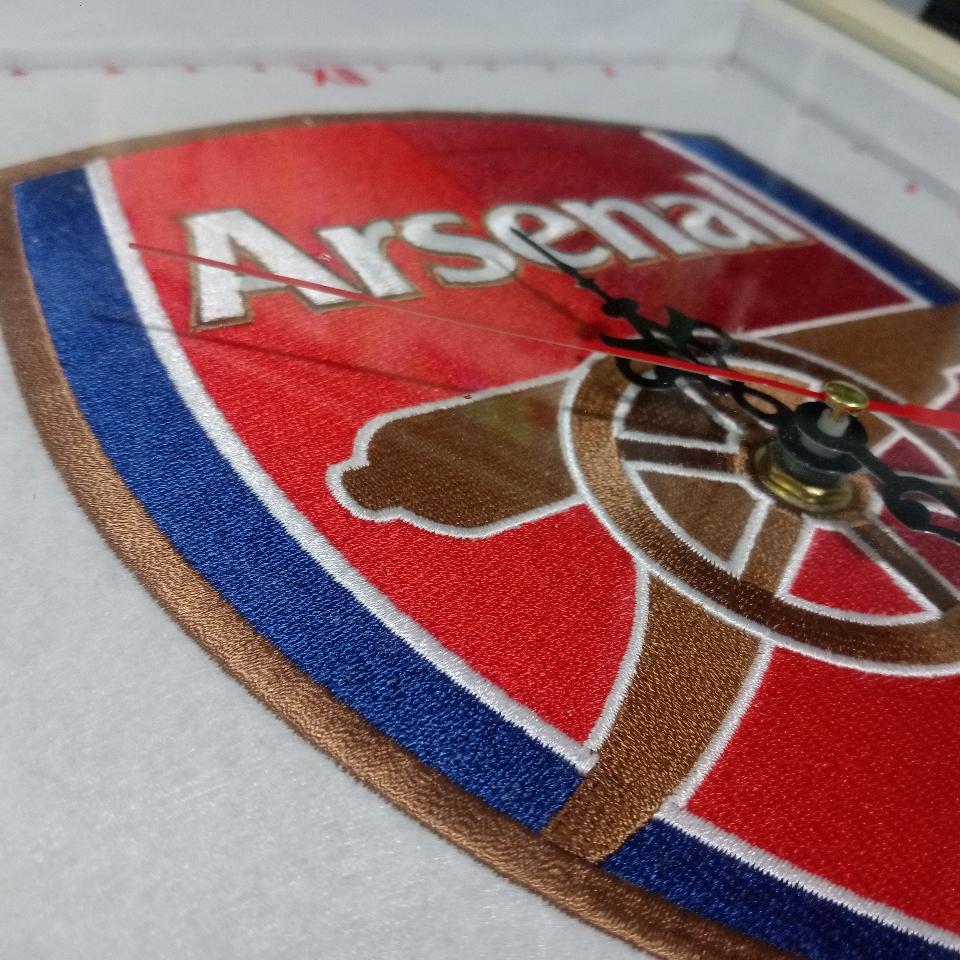 Đồng hồ Arsenal-duoc-ban-tai-Tranh Gia Phương