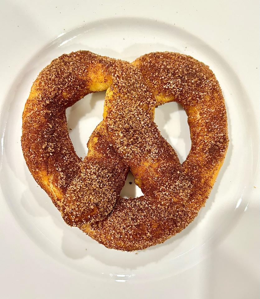 Cinnamon Bretzel-duoc-ban-tai-OULALA KITCHEN HOI AN