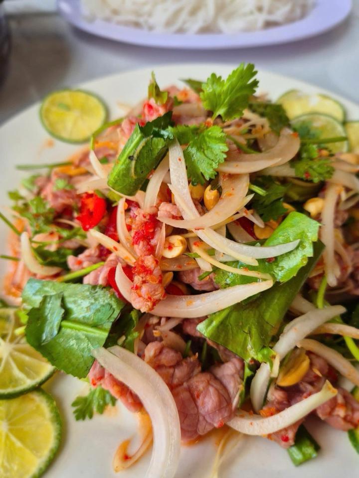 Bò Tái Chanh-duoc-ban-tai-Việt Gió