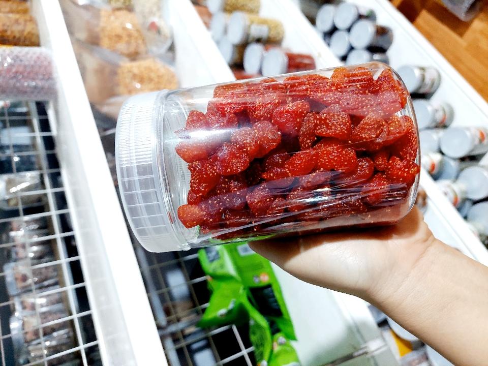 Dâu tây sấy dẻo(hũ)-duoc-ban-tai-Yummy Nuts-Thế Giới Hạt Ngon!