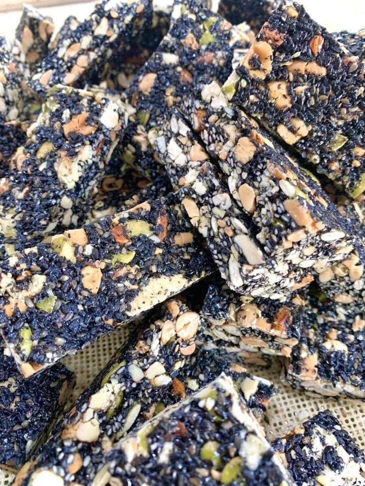Thanh hạt mè đen-duoc-ban-tai-Yummy Nuts-Thế Giới Hạt Ngon!