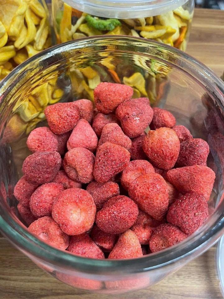 Dâu tây sấy giòn-duoc-ban-tai-Yummy Nuts-Thế Giới Hạt Ngon!