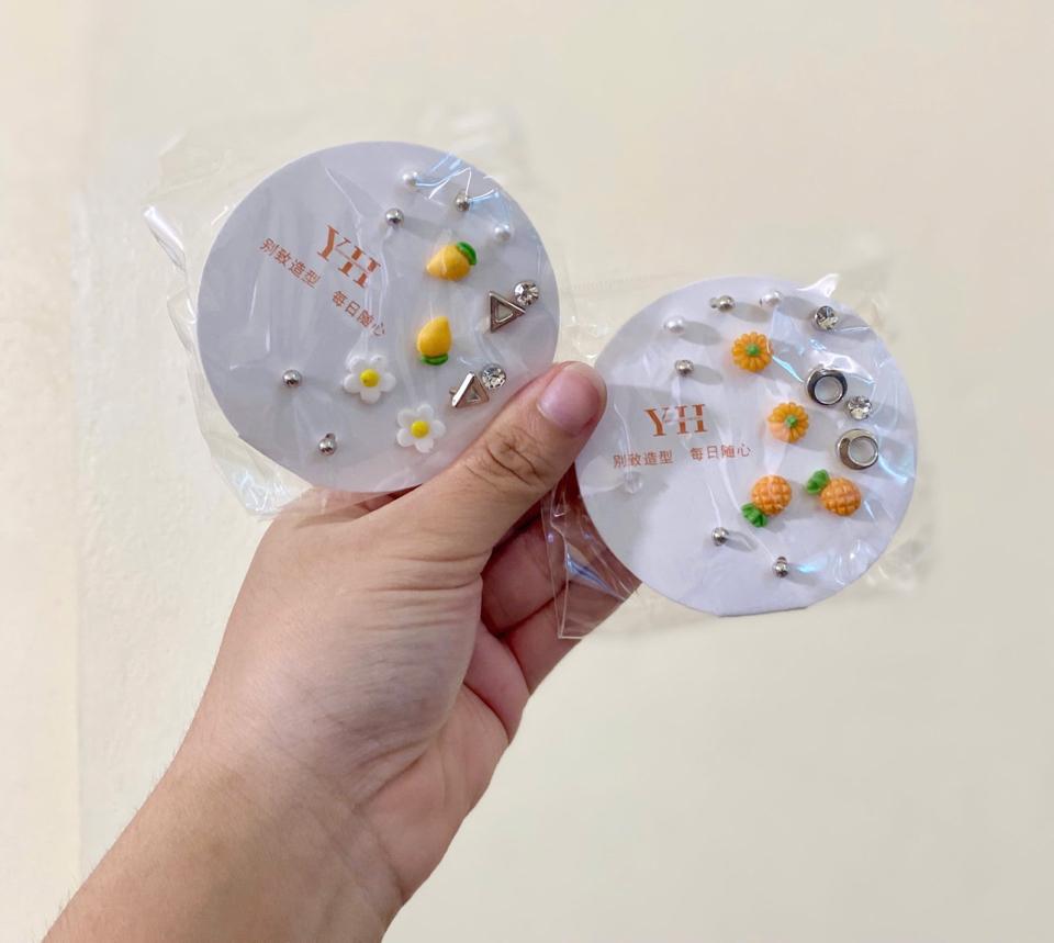 Set 7 đôi bông tai phong cách cute vỉ tròn-duoc-ban-tai-Hanana gift shop