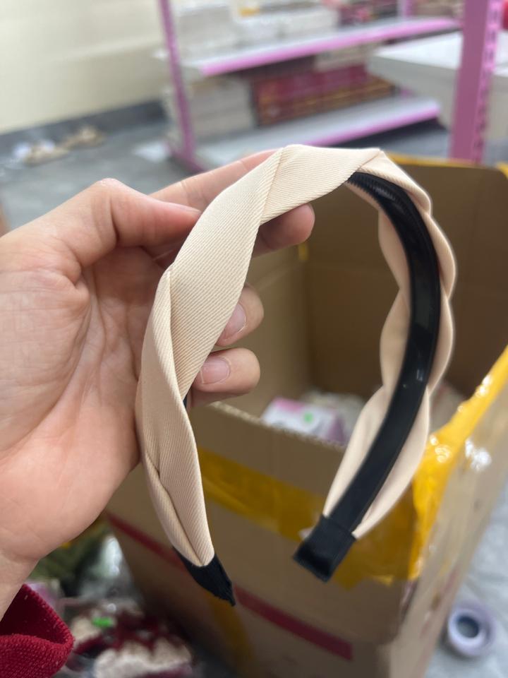 Bờm kiểu trơn-duoc-ban-tai-Hanana Bình Lục