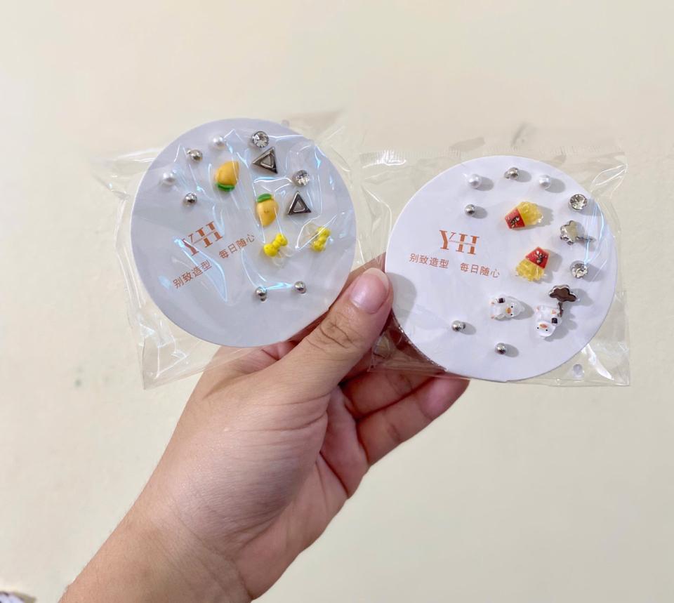 Set 7 đôi bông tai phong cách cute vỉ tròn-duoc-ban-tai-Hanana gift shop