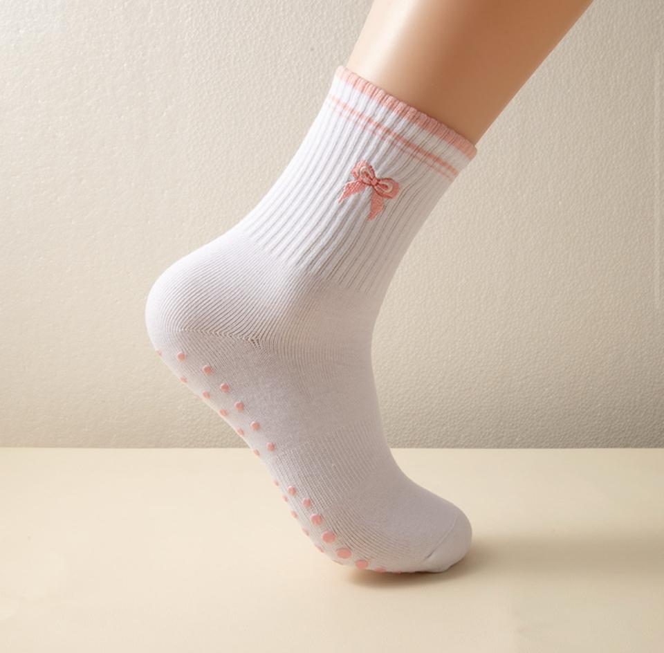 Ribbon Socks - VỚ TẬP THỂ THAO CHỐNG TRƯỢT cổ trung hoạ tiết thêu dễ huông-duoc-ban-tai-She Ate - active wear