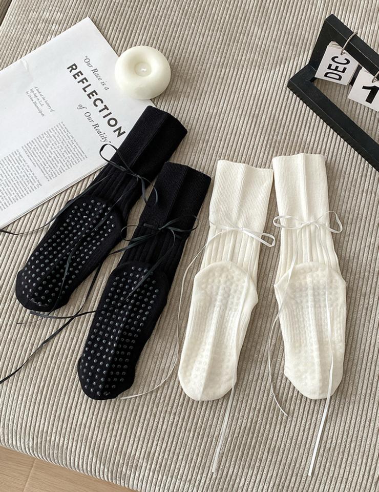 Softgrip Ballet Socks / có chống trượt-duoc-ban-tai-She Ate - active wear