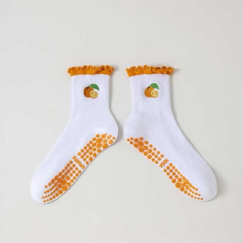 Frilly Heart Socks - VỚ TẬP THỂ THAO CHỐNG TRƯỢT cổ trung viền bèo hoạ tiết thêu dễ huông-duoc-ban-tai-She Ate - active wear