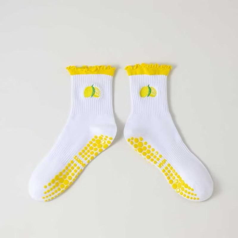 Frilly Heart Socks - VỚ TẬP THỂ THAO CHỐNG TRƯỢT cổ trung viền bèo hoạ tiết thêu dễ huông-duoc-ban-tai-She Ate - active wear