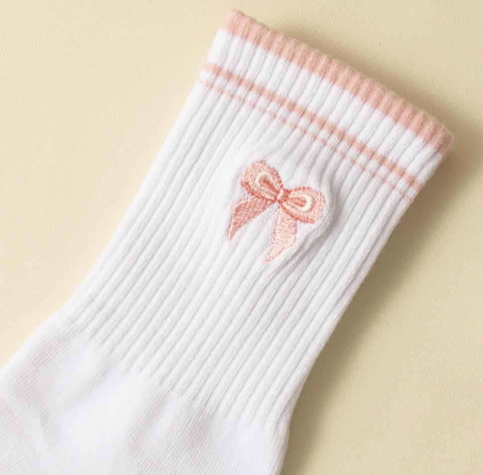Ribbon Socks - VỚ TẬP THỂ THAO CHỐNG TRƯỢT cổ trung hoạ tiết thêu dễ huông-duoc-ban-tai-She Ate - active wear
