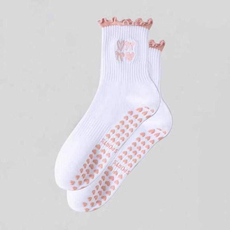 Frilly Heart Socks - VỚ TẬP THỂ THAO CHỐNG TRƯỢT cổ trung viền bèo hoạ tiết thêu dễ huông-duoc-ban-tai-She Ate - active wear