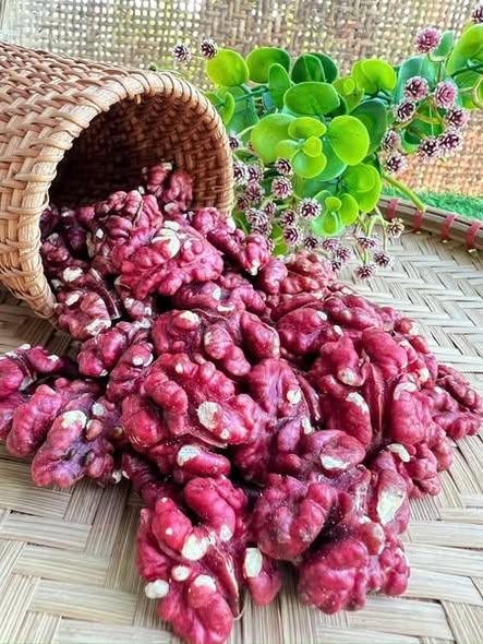 Nhân Óc Chó Đỏ-duoc-ban-tai-Nông Sản Sạch Tây Bắc