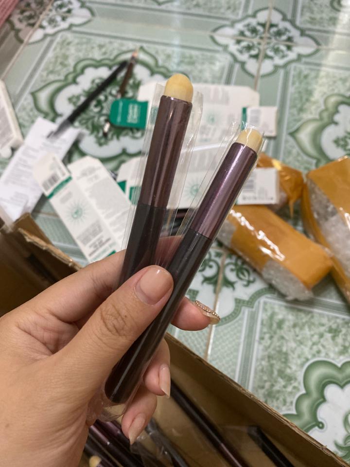 Cọ môi-duoc-ban-tai-Bb cosmetic