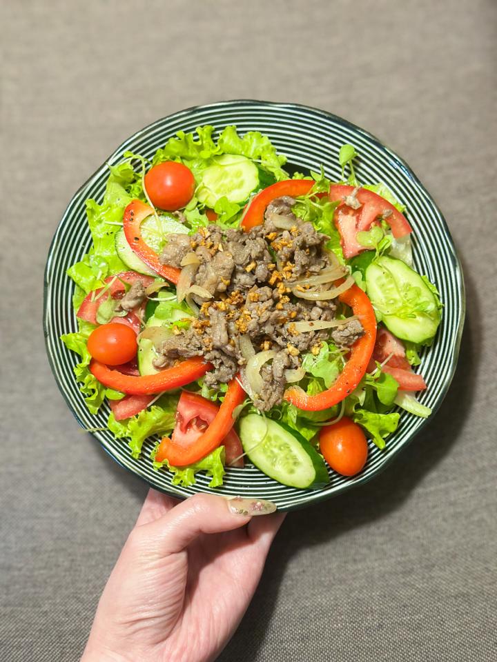 Salad bò dầu giấm-duoc-ban-tai-Bite Homemade