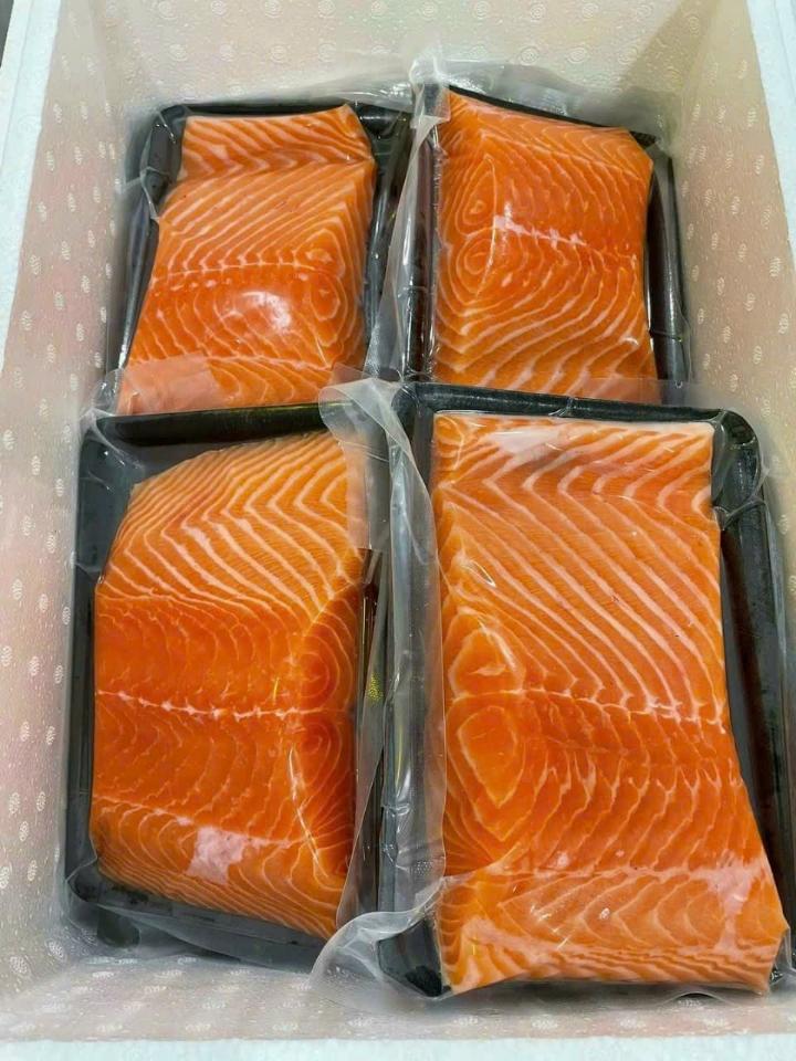 File cá hồi tươi lẻ khay từ 1kg-duoc-ban-tai-Toàn 40