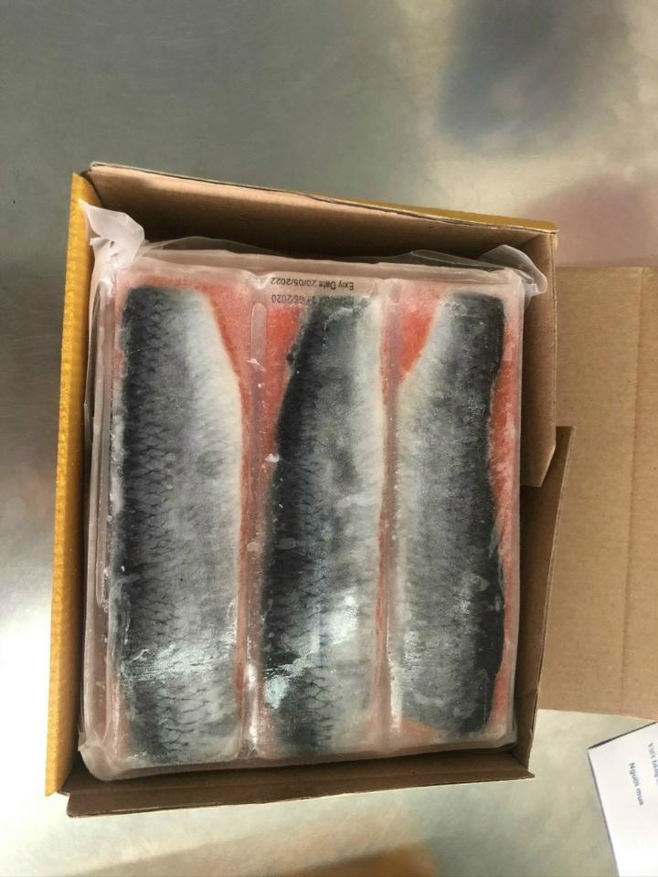 Cá trích ép trứng đỏ -duoc-ban-tai-Toàn Food 4.0