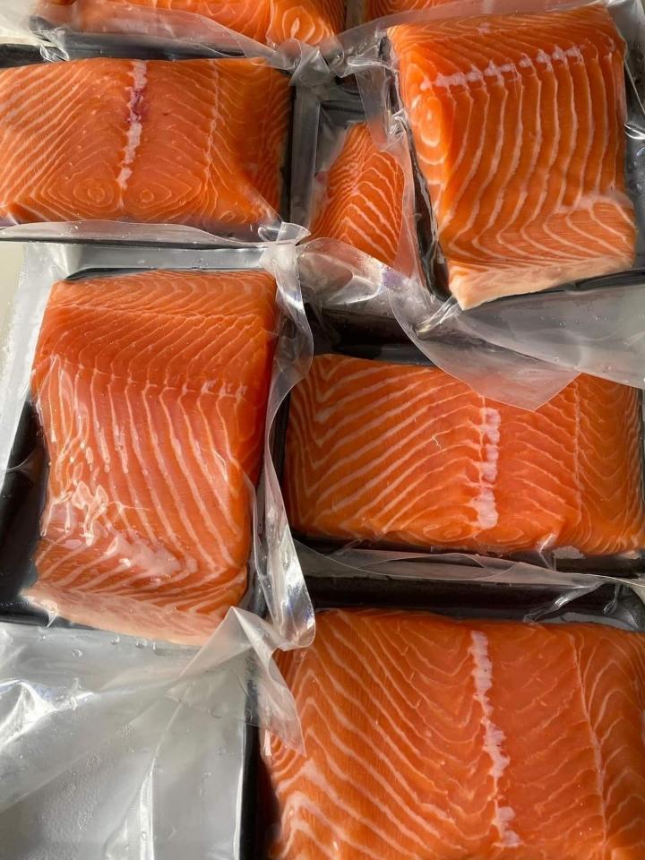 File cá hồi tươi lẻ khay từ 1kg-duoc-ban-tai-Toàn 40