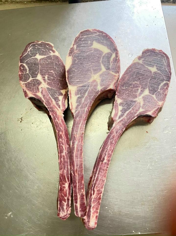 sườn bò tomahow  Angus cao cấp ( sườn rìu)-duoc-ban-tai-Toàn Food 4.0