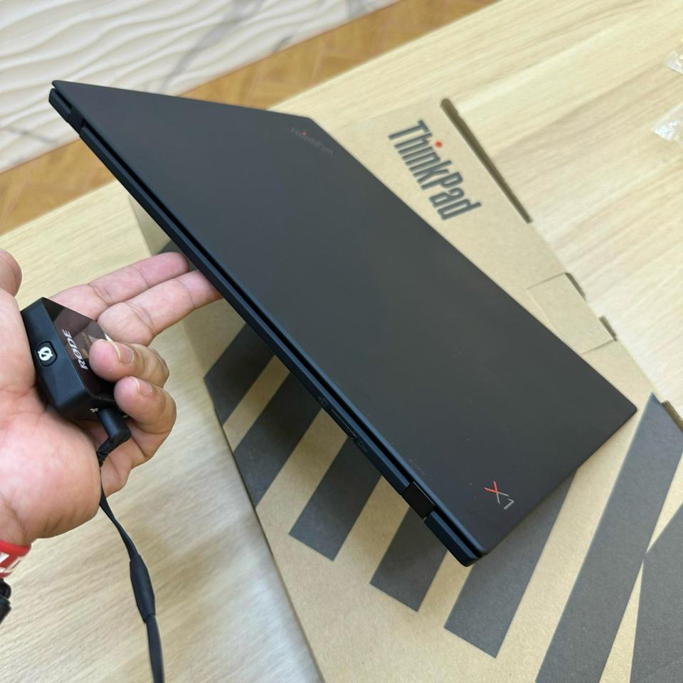 5.6- Lenovo ThinkPad X1 Carbon I5 thế hệ 8 Siêu nhẹ chỉ 1kg màn 14inch-duoc-ban-tai-Công Ty Cổ Phần Xinh Home