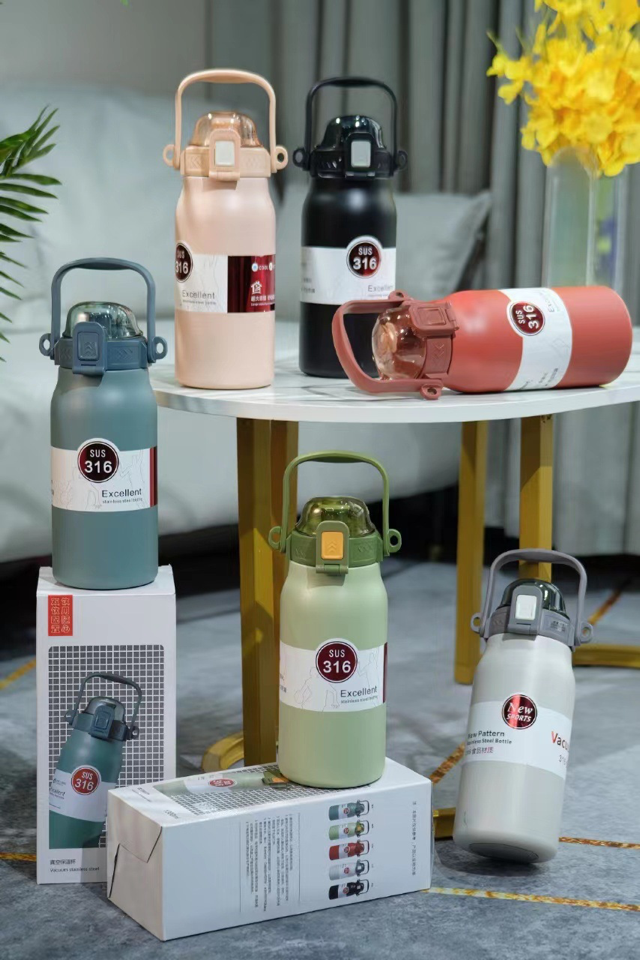 BÌNH NƯỚC GIỮ NHIỆT VACUUM CUP 1300ML (THÙNG 30) - M00-MÀU NGẪU NHIÊN-duoc-ban-tai-Công Ty Cổ Phần Xinh Home