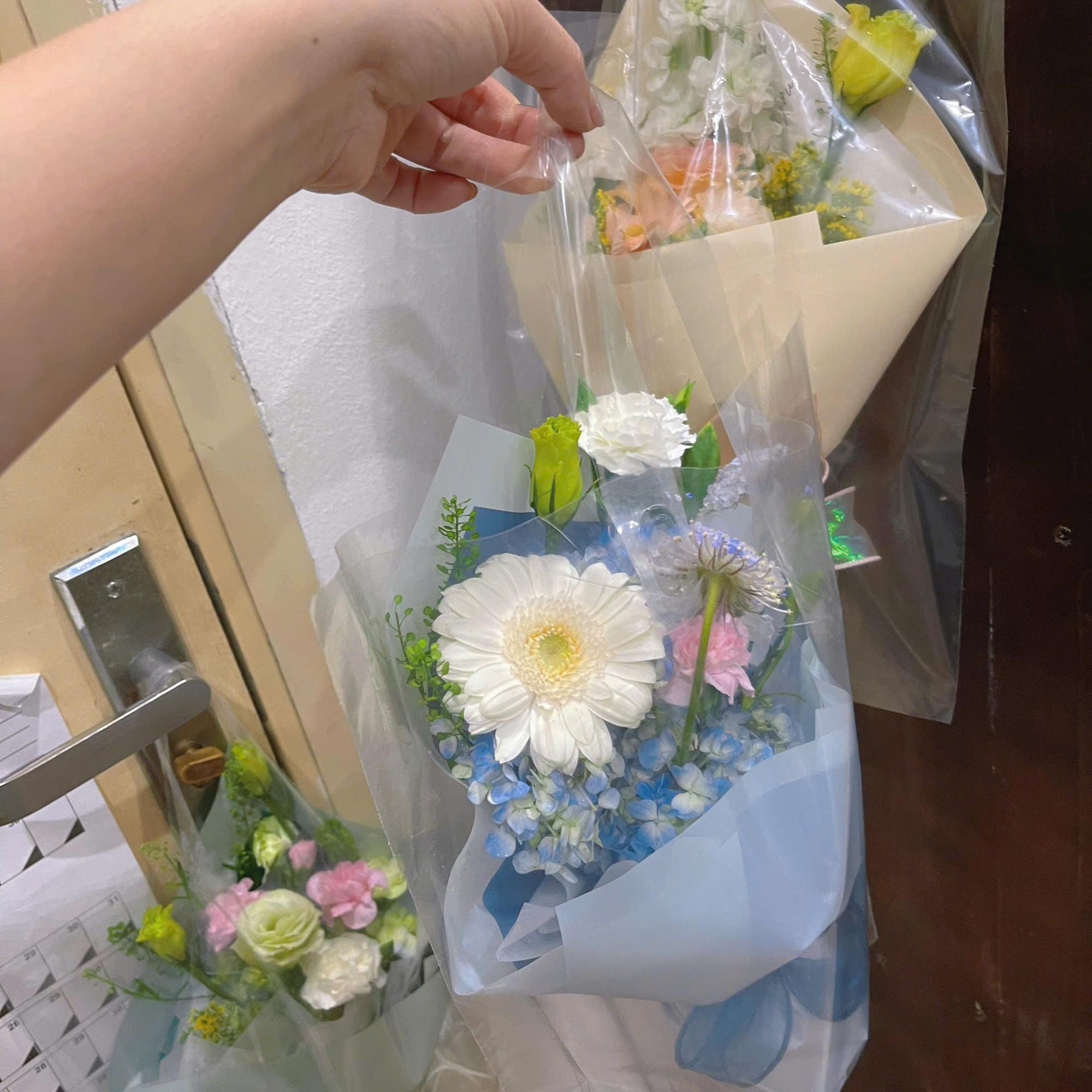 [XS] BÓ HOA ĐỒNG GIÁ size XS dáng ốc quế ( Chỉ chốt màu, Không Chọn Hoa)-duoc-ban-tai-Tiệm Dii