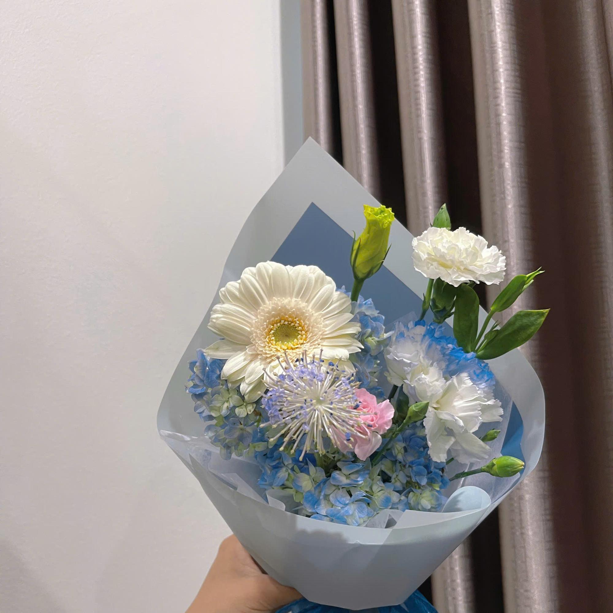 [XS] BÓ HOA ĐỒNG GIÁ size XS dáng ốc quế ( Chỉ chốt màu, Không Chọn Hoa)-duoc-ban-tai-Tiệm Dii