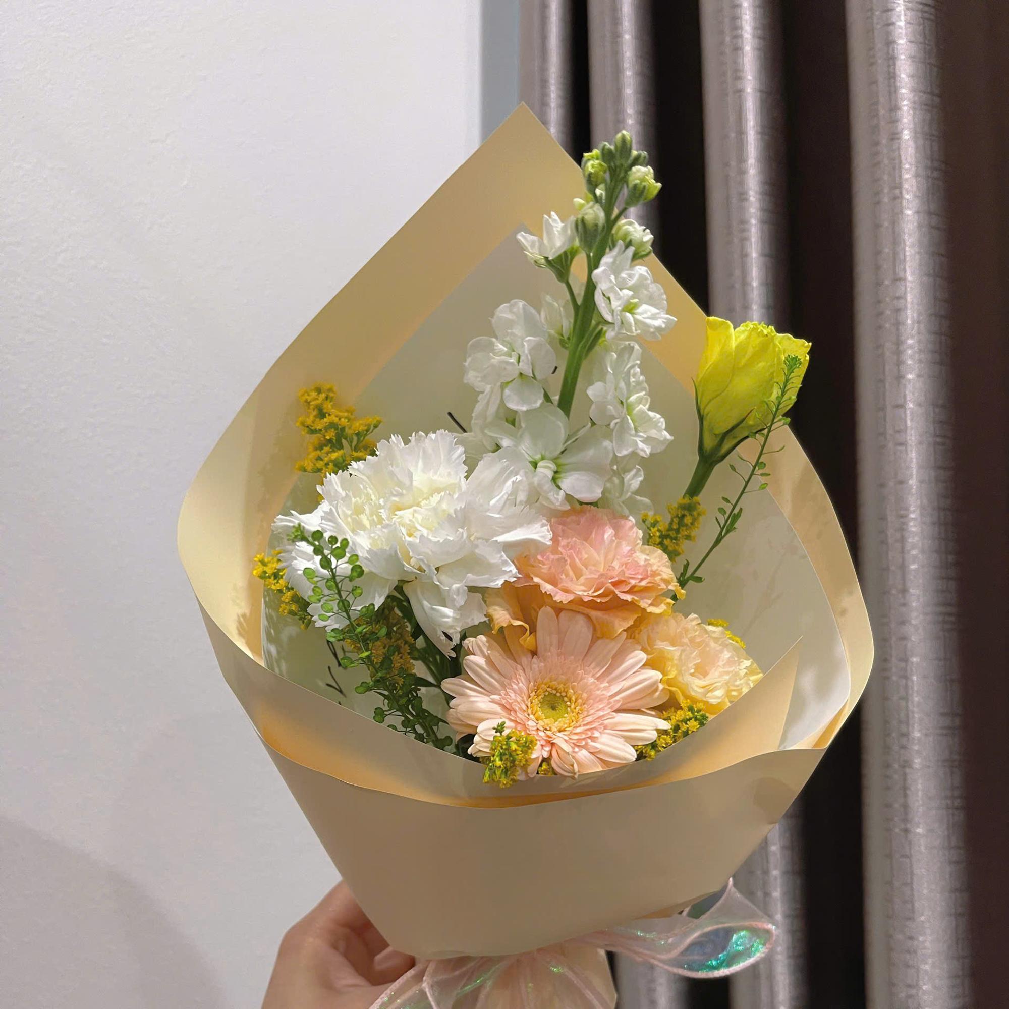 [XS] BÓ HOA ĐỒNG GIÁ size XS dáng ốc quế ( Chỉ chốt màu, Không Chọn Hoa)-duoc-ban-tai-Tiệm Dii