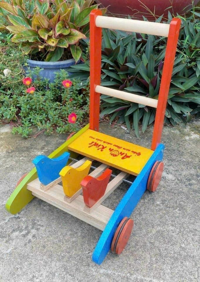 Xe gỗ tập đi-duoc-ban-tai-Baby Toys