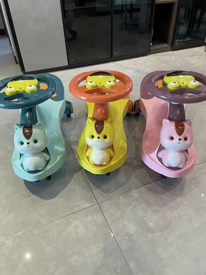 Xe lắc mèo Y-125-duoc-ban-tai-Baby Toys