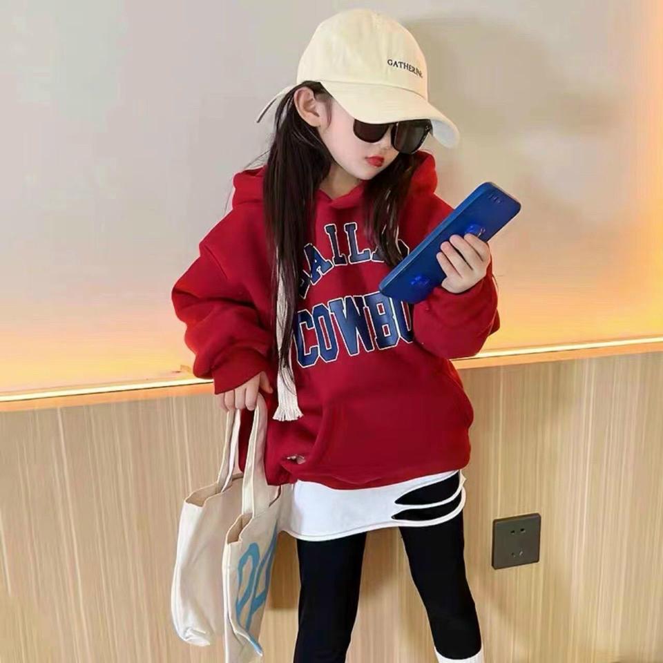 Áo nỉ đỏ mũ sz đại 130-170-duoc-ban-tai-🤎 Sâu Xinh Store 🤎