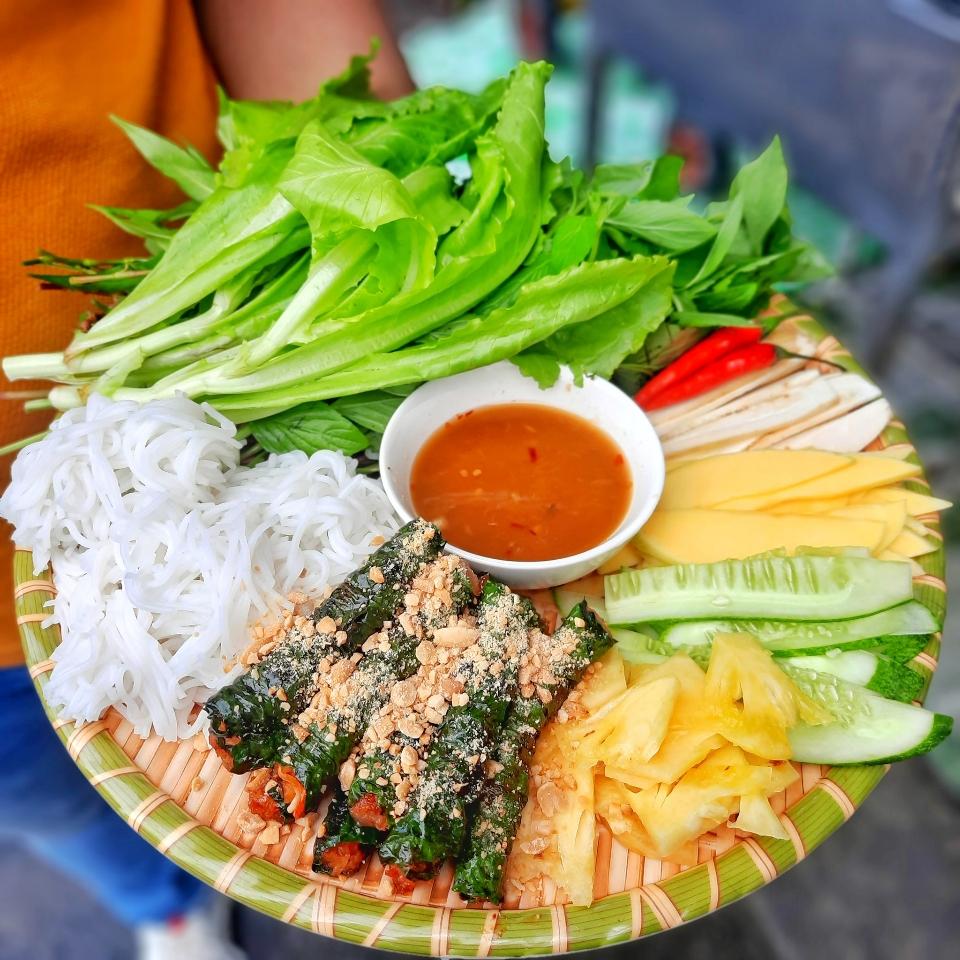 Bò lá lốt-duoc-ban-tai-Hoàng Béo
