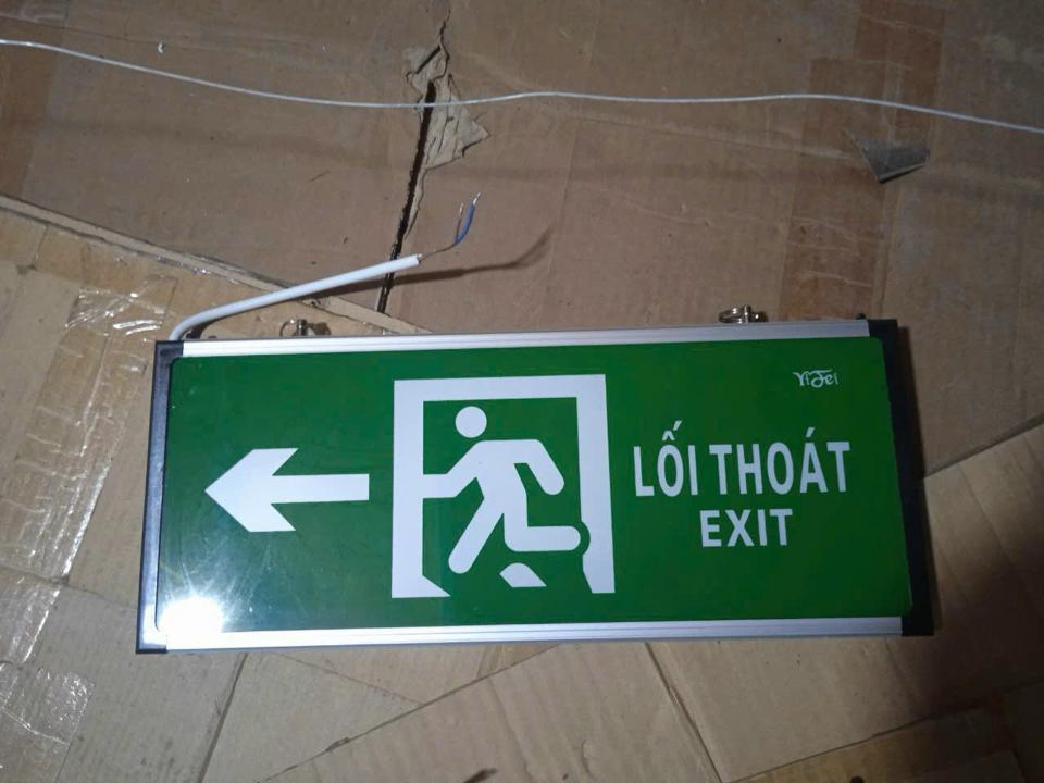 Exit thường chỉ hướng có tem kđ-duoc-ban-tai-Lỗ Tuấn