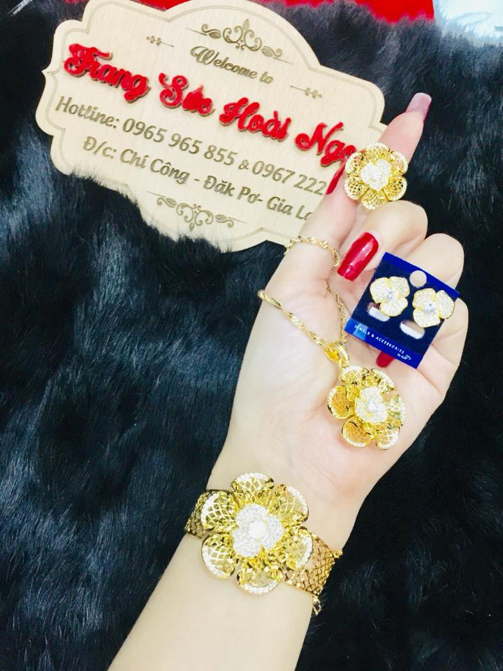 bộ trang sức-duoc-ban-tai-TRANG SỨC HOÀI NGỌC