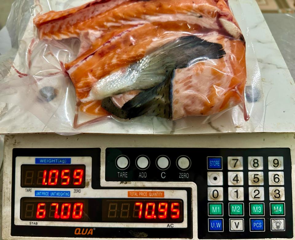 Xương lườn cá hồi Nauy-duoc-ban-tai-Shop cá hồi Thái Bình