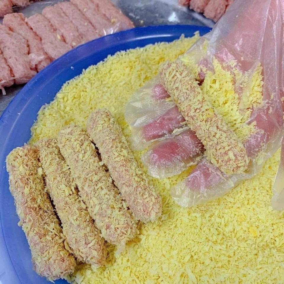 nem chua rán-duoc-ban-tai-A Béo Quán