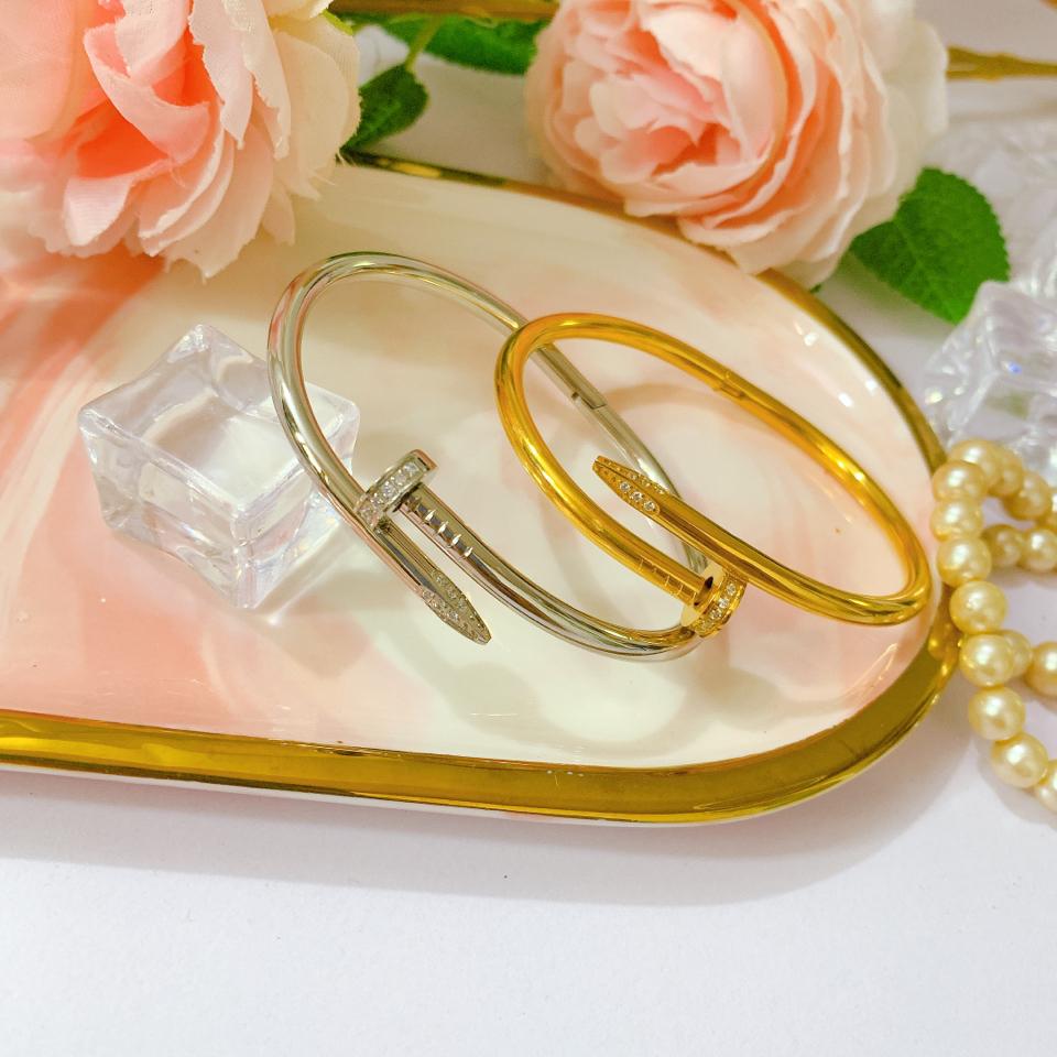Vòng tay đinh uốn có đá-duoc-ban-tai-Sunny Jewelry