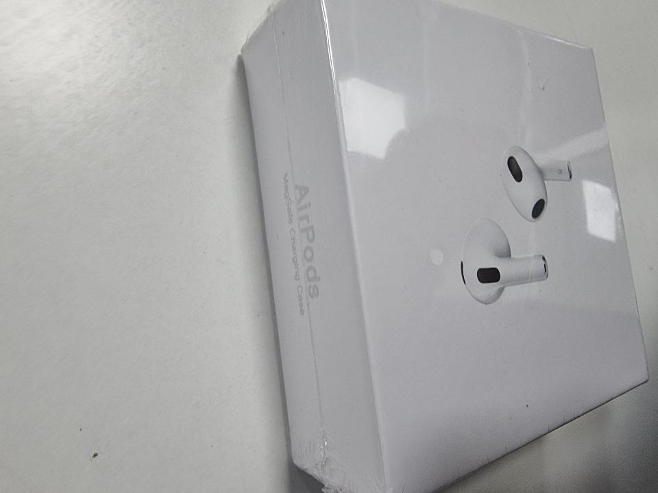 Tai nghe Bluetooth Airpods 3 -duoc-ban-tai-Quang Anh Mobile - AppleStore