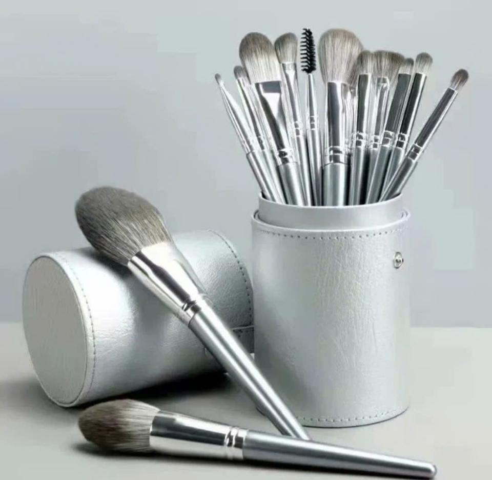 Bộ cọ trang điểm 14 cây cốc xám -duoc-ban-tai-HÓA ĐƠN BÁN HÀNG