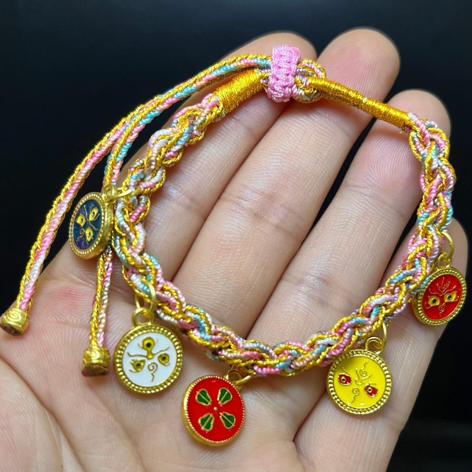 Vòng tay chỉ ngũ sắc – charm Tây Tạng Mắt Phật - Hoa Pháp Luân-duoc-ban-tai-CHANGTU